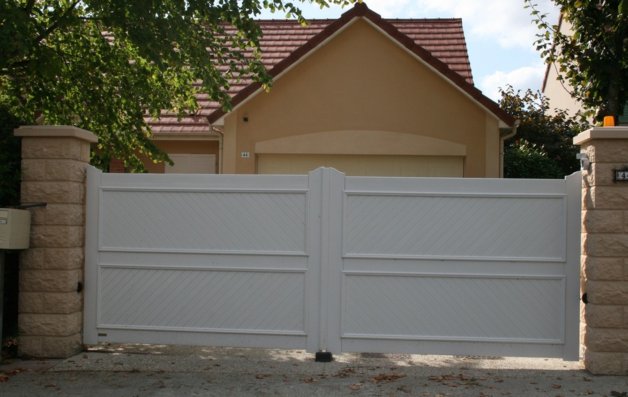 Nos modèles de portails PVC à Toulouse