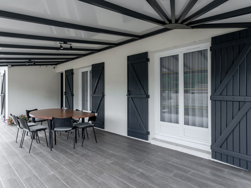 Porte-fenêtre à Toulouse : valorisez votre bien immobilier avec une menuiserie de qualité